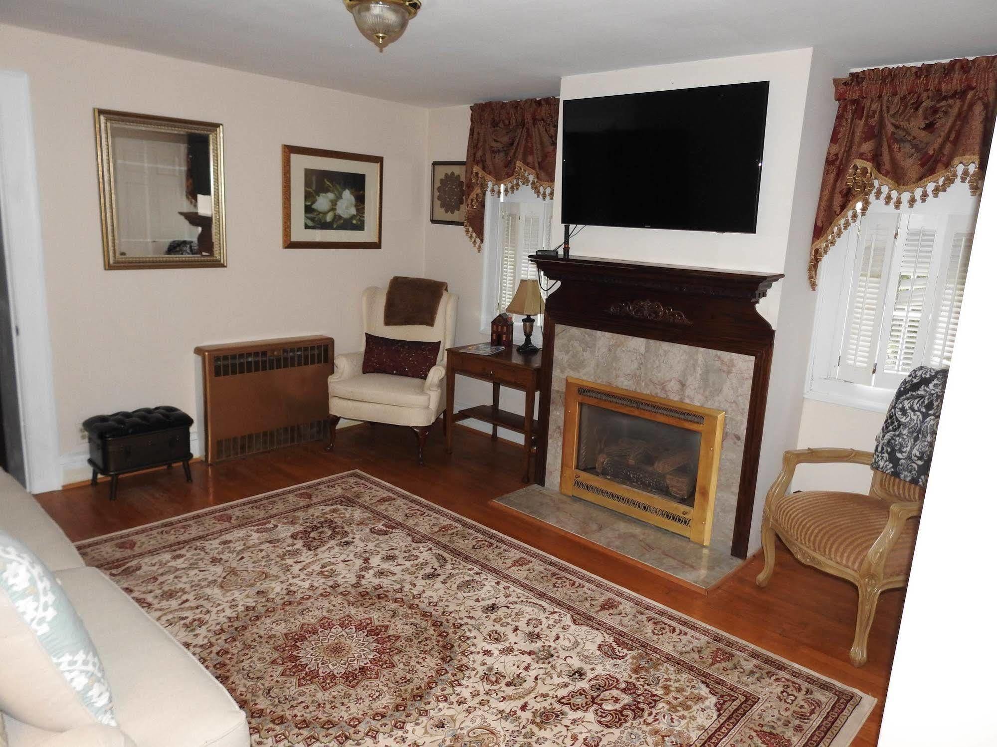 Magnolia Manor B&B Inn Уилямсбърг Екстериор снимка