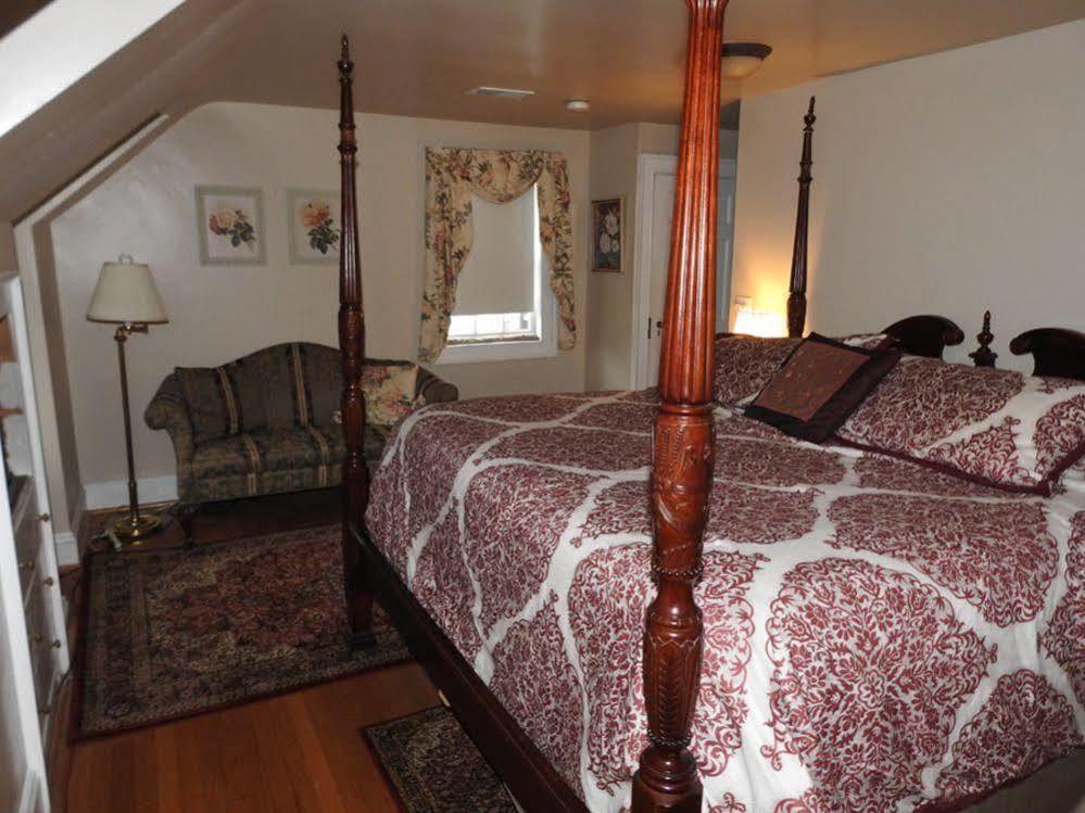 Magnolia Manor B&B Inn Уилямсбърг Екстериор снимка
